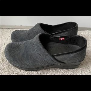 Sanita Women's Size EU 37 US 6 Danish Suede Clog